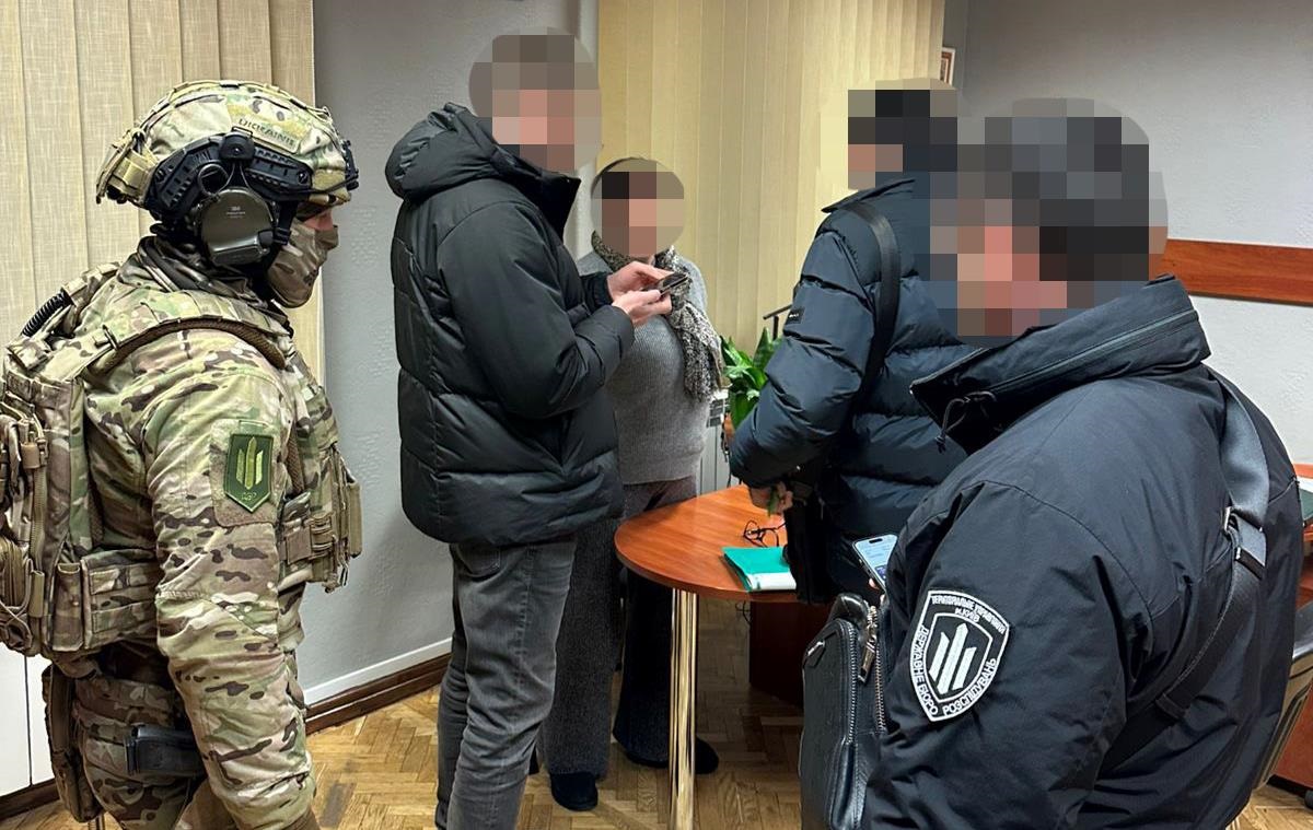 У Києві посадовці РДА продавали ухилянтам фіктивне опікунство