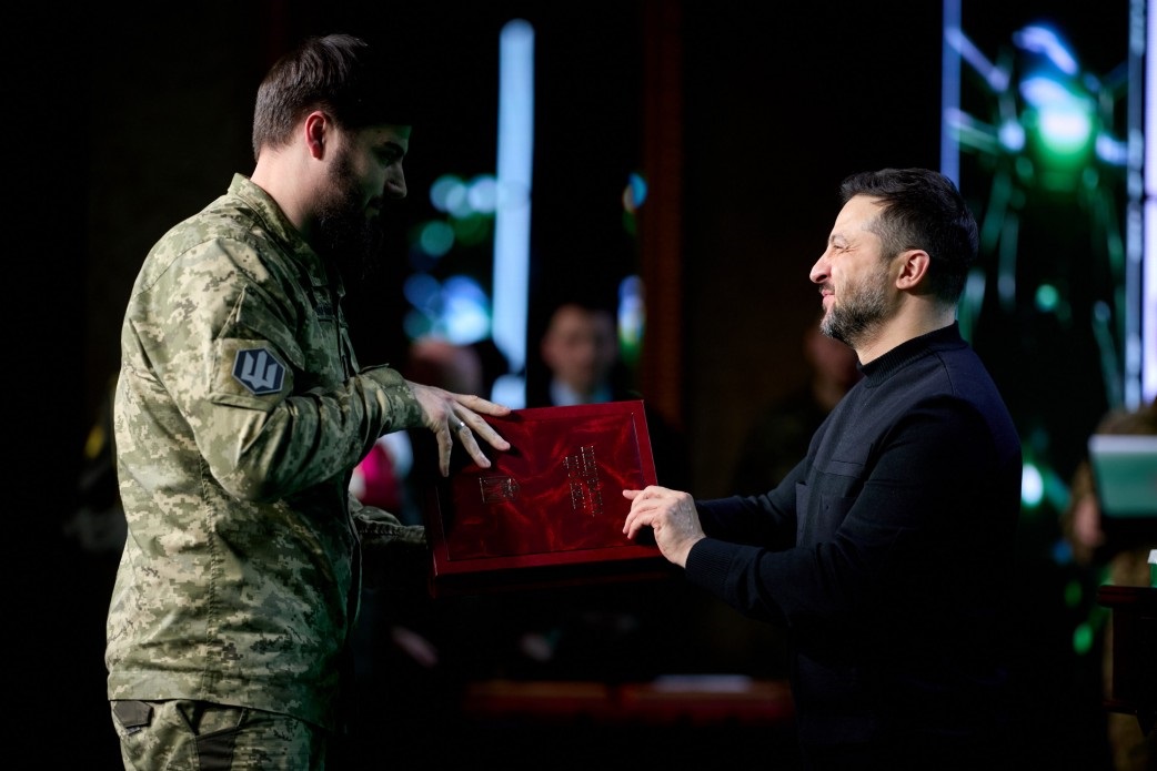 Зеленський присвоїв військовим звання Героя України та вручив ордени