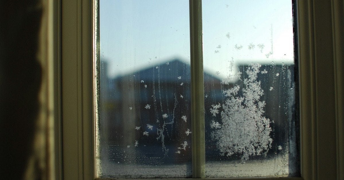 Чи потрібно мити вікна взимку – корисні поради