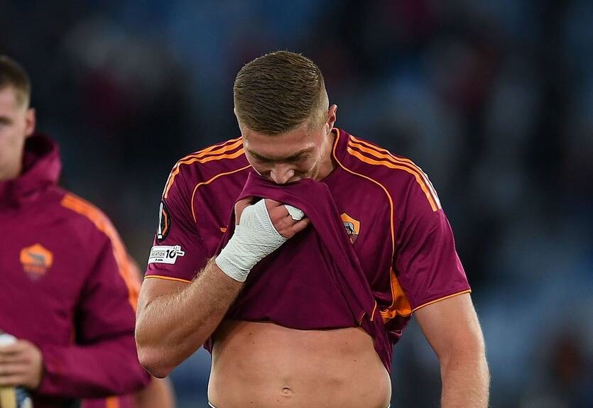 Рома планує виключити Довбика із заявки