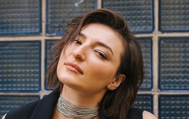 Зірка Кварталу 95 Анастасія Оруджова заручилася