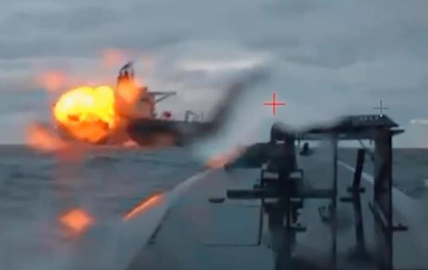 Російський газовий танкер палає у Середземному морі