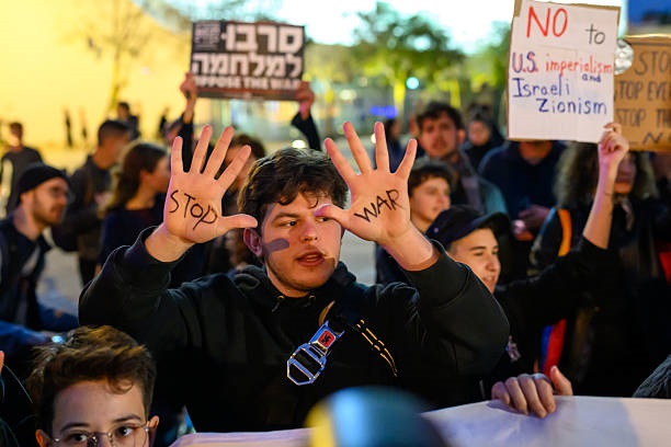 В Ізраїлі тисячі людей протестують проти війни з Іраном